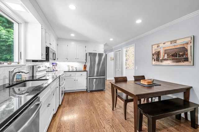 6 Brookmont Dr, Wilbraham, MA 01095