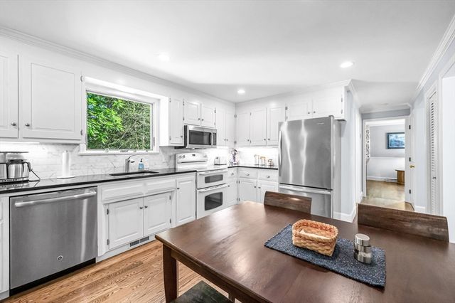 6 Brookmont Dr, Wilbraham, MA 01095
