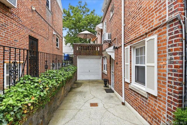 1843 Yates Avenue, Bronx, NY 10461