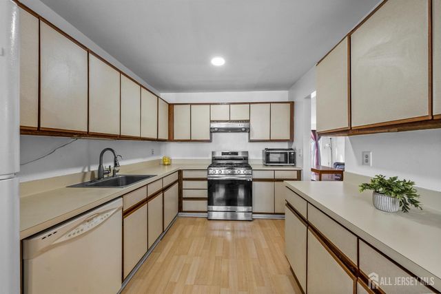 99 Woodmere Drive, Parlin, NJ 08859