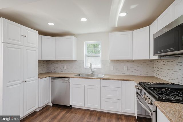 2906 OAK HILL AVE, Baltimore, MD 21207