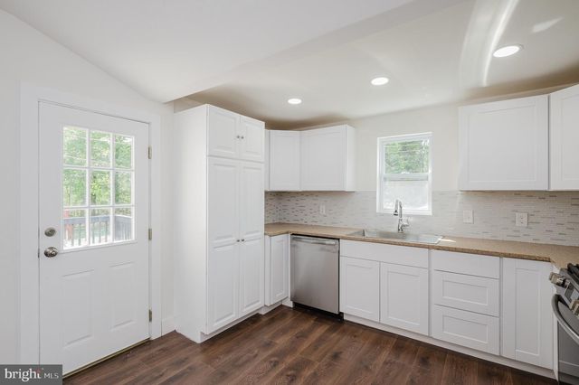 2906 OAK HILL AVE, Baltimore, MD 21207