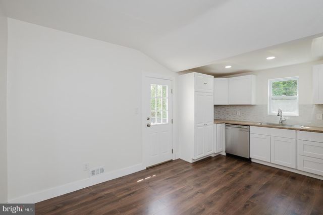 2906 OAK HILL AVE, Baltimore, MD 21207