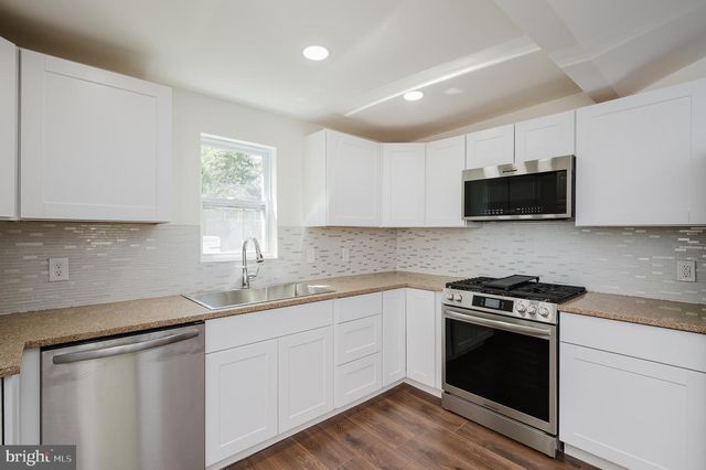 2906 OAK HILL AVE, Baltimore, MD 21207