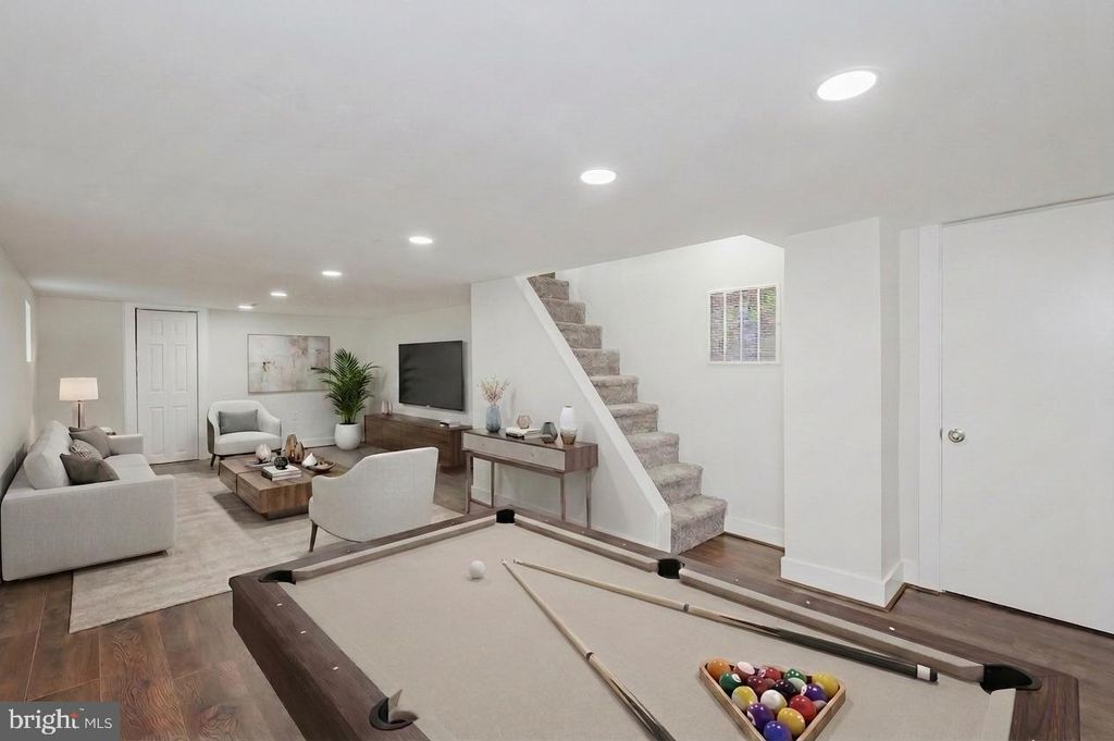 Image 12 of property listing at 2906 OAK HILL AVE, Baltimore, MD 21207