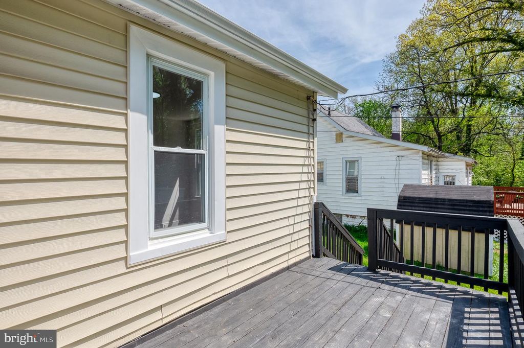 Image 16 of property listing at 2906 OAK HILL AVE, Baltimore, MD 21207