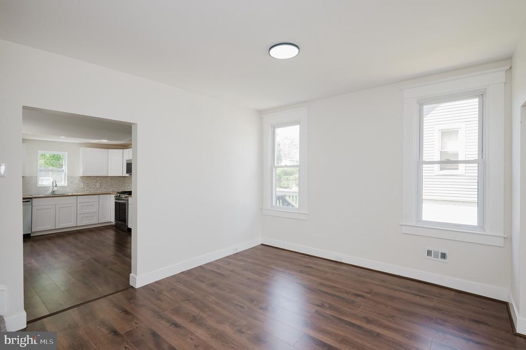 Image 18 of property listing at 2906 OAK HILL AVE, Baltimore, MD 21207