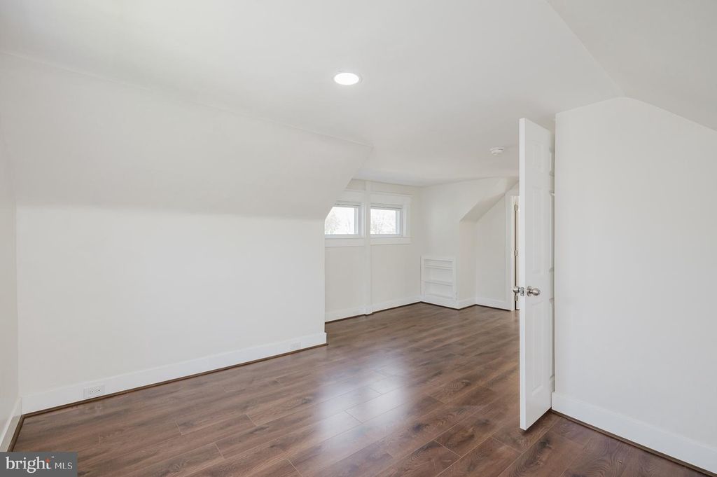 Image 31 of property listing at 2906 OAK HILL AVE, Baltimore, MD 21207