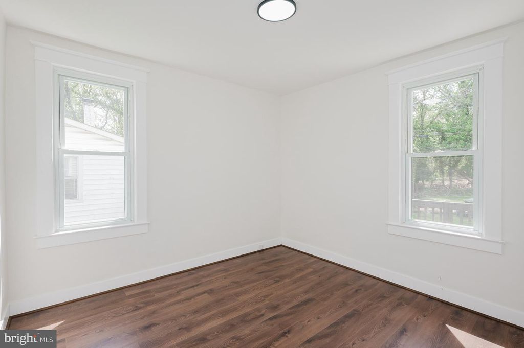 Image 37 of property listing at 2906 OAK HILL AVE, Baltimore, MD 21207