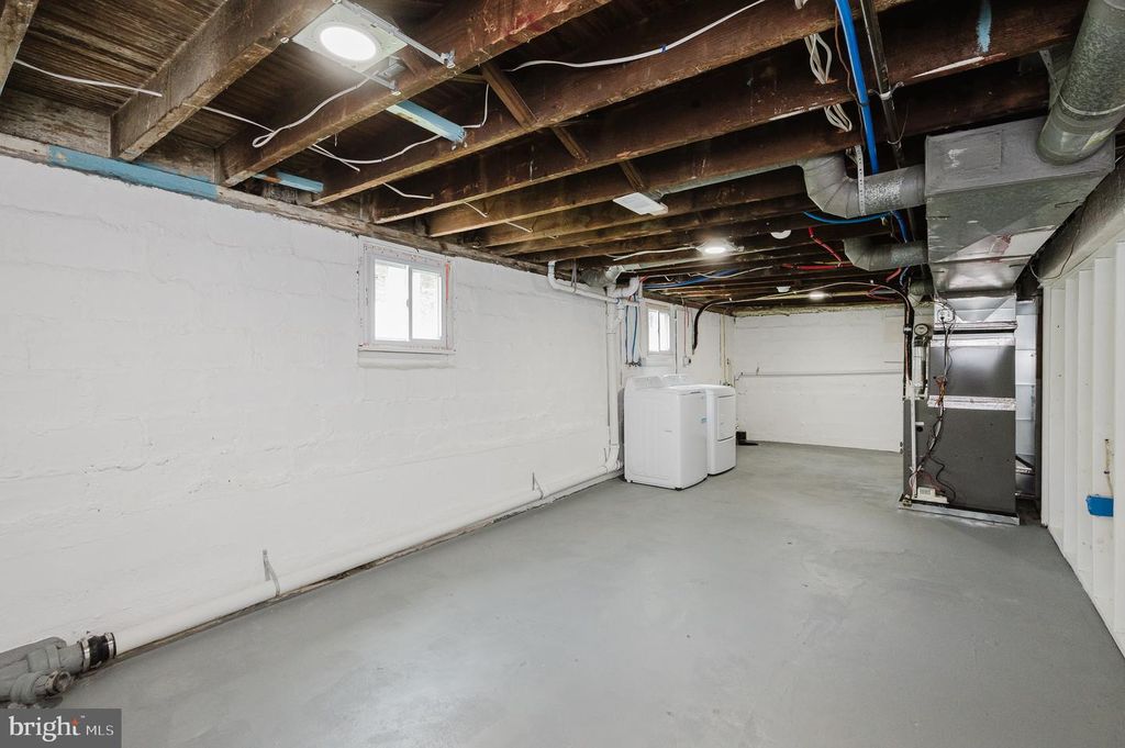 Image 46 of property listing at 2906 OAK HILL AVE, Baltimore, MD 21207