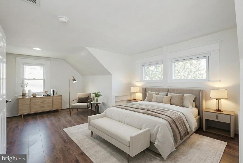 Image 6 of property listing at 2906 OAK HILL AVE, Baltimore, MD 21207