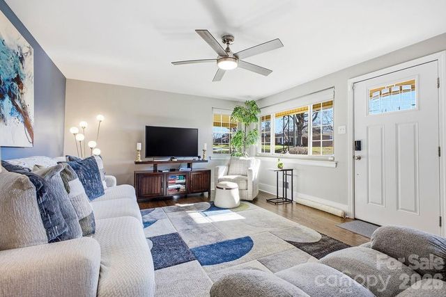 2841 20th Street NE, Hickory, NC 28601