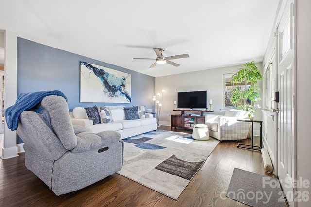 2841 20th Street NE, Hickory, NC 28601