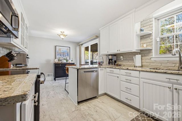 2841 20th Street NE, Hickory, NC 28601