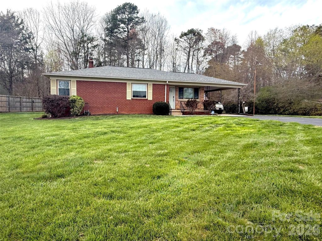 2841 20th Street NE, Hickory, NC 28601