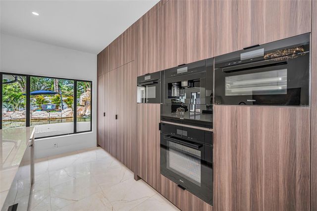 2521 LAKE ELLEN DRIVE, Tampa, FL 33618