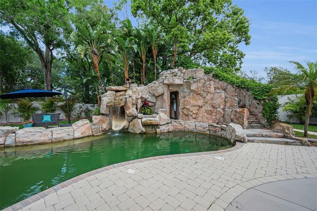 2521 LAKE ELLEN DRIVE, Tampa, FL 33618