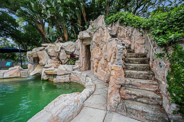 2521 LAKE ELLEN DRIVE, Tampa, FL 33618