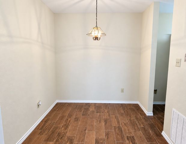 9600 Royal Lane 302, Dallas, TX 75243