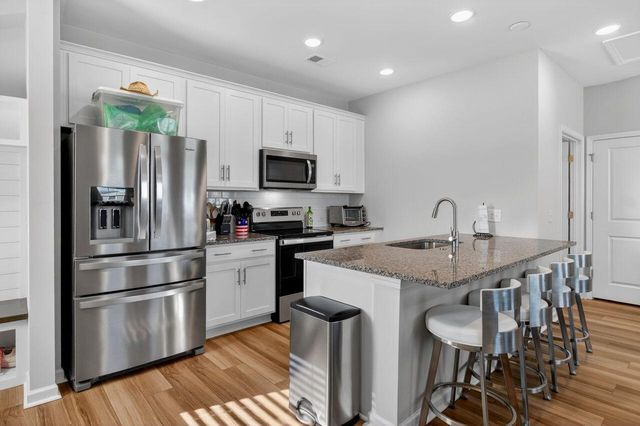 722 Blueway Avenue, Summerville, SC 29486