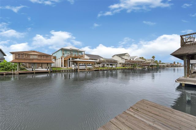 1227 Sailfish St, Hitchcock, TX 77563
