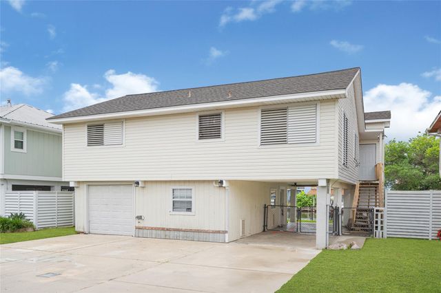 1227 Sailfish St, Hitchcock, TX 77563