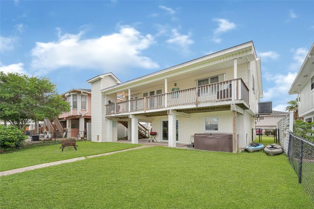 1227 Sailfish St, Hitchcock, TX 77563