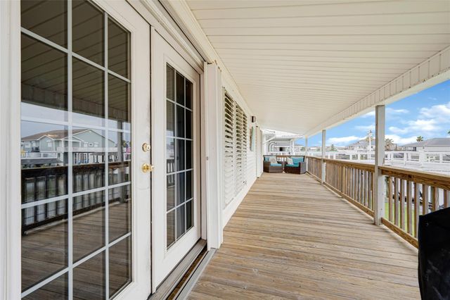 1227 Sailfish St, Hitchcock, TX 77563