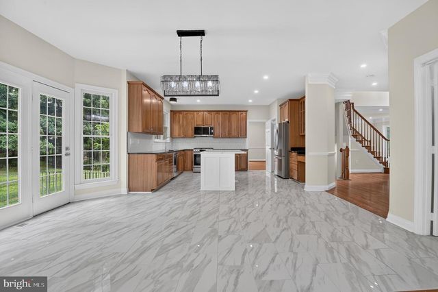 13621 PINE VIEW LN, Rockville, MD 20850