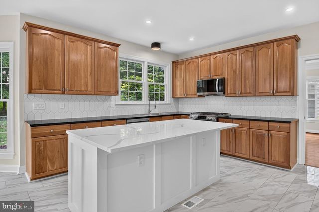 13621 PINE VIEW LN, Rockville, MD 20850