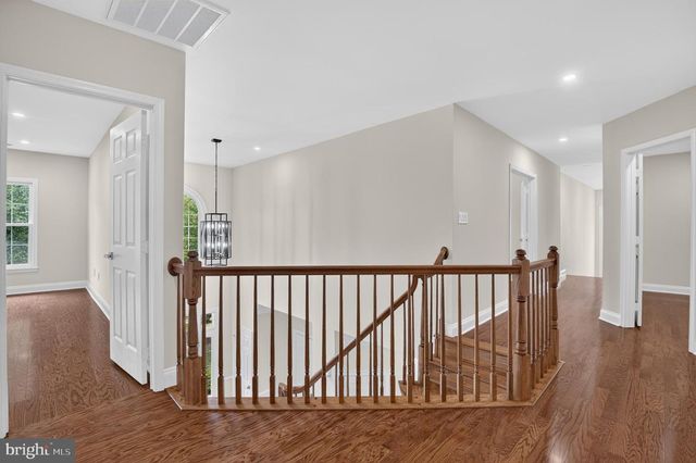13621 PINE VIEW LN, Rockville, MD 20850