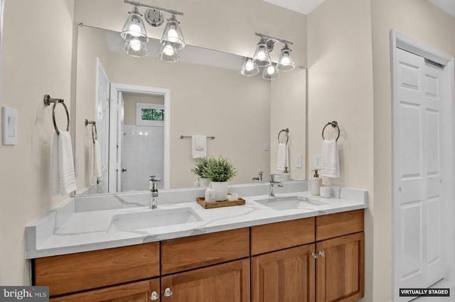 13621 PINE VIEW LN, Rockville, MD 20850
