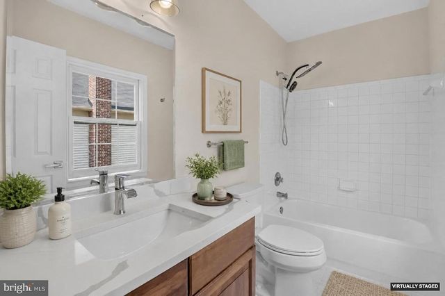 13621 PINE VIEW LN, Rockville, MD 20850