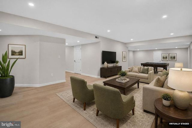 13621 PINE VIEW LN, Rockville, MD 20850