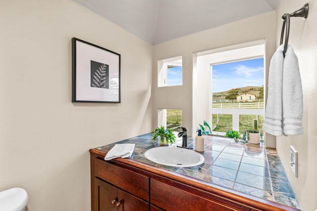 157 Ashland Acres Road, Ashland, OR 97520