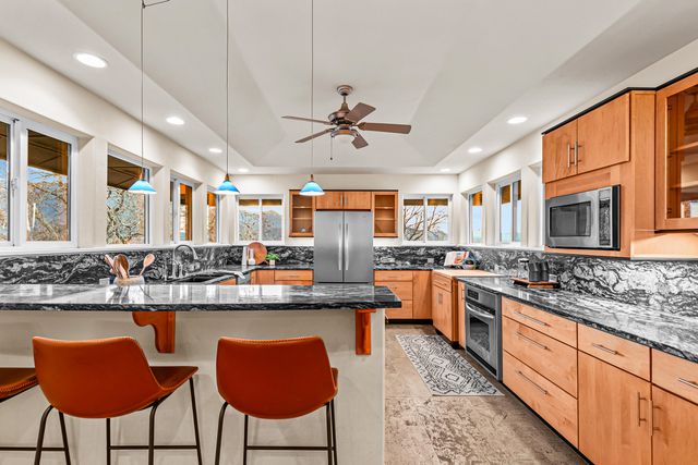 157 Ashland Acres Road, Ashland, OR 97520