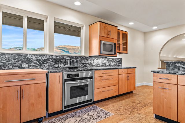 157 Ashland Acres Road, Ashland, OR 97520