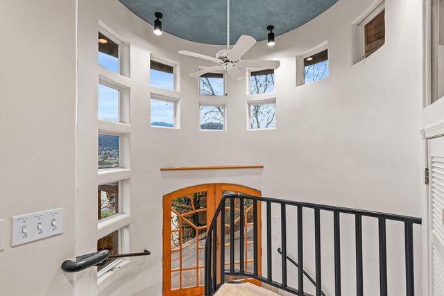 157 Ashland Acres Road, Ashland, OR 97520