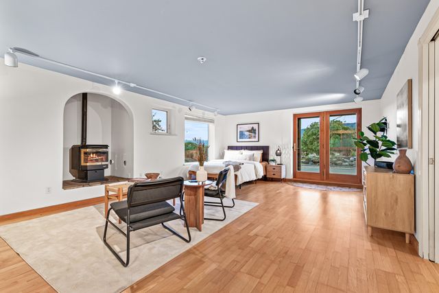 157 Ashland Acres Road, Ashland, OR 97520