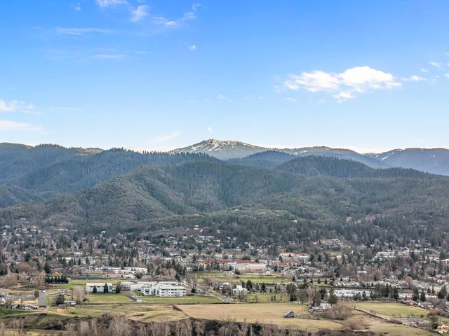 157 Ashland Acres Road, Ashland, OR 97520