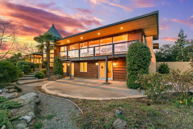 157 Ashland Acres Road, Ashland, OR 97520