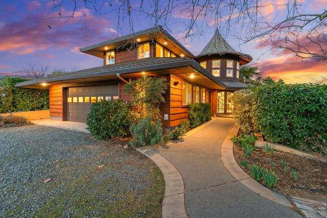 157 Ashland Acres Road, Ashland, OR 97520