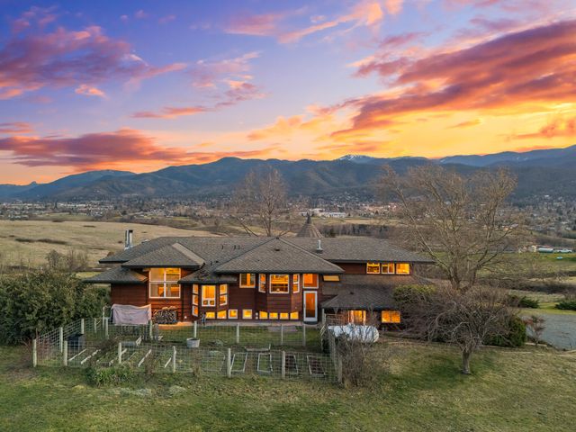 157 Ashland Acres Road, Ashland, OR 97520
