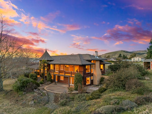 157 Ashland Acres Road, Ashland, OR 97520