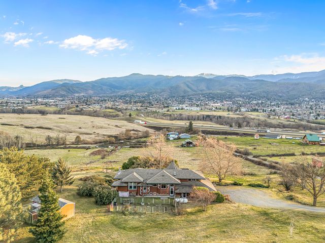 157 Ashland Acres Road, Ashland, OR 97520
