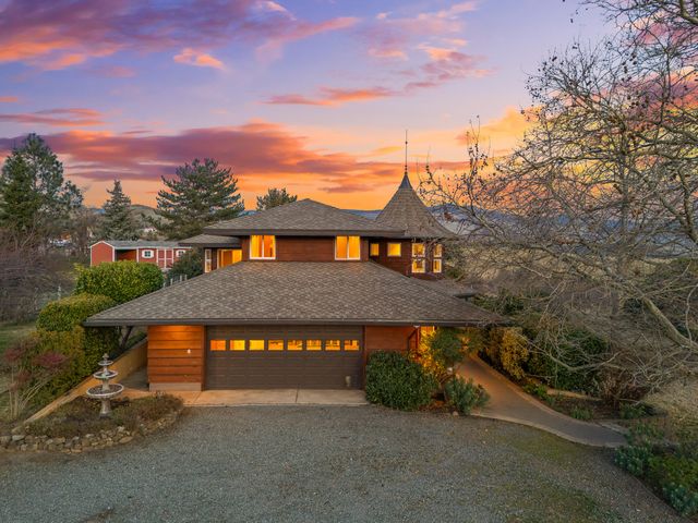 157 Ashland Acres Road, Ashland, OR 97520