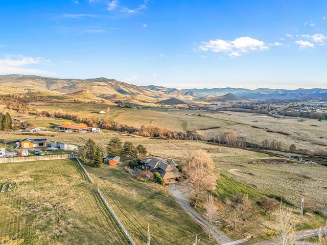 157 Ashland Acres Road, Ashland, OR 97520