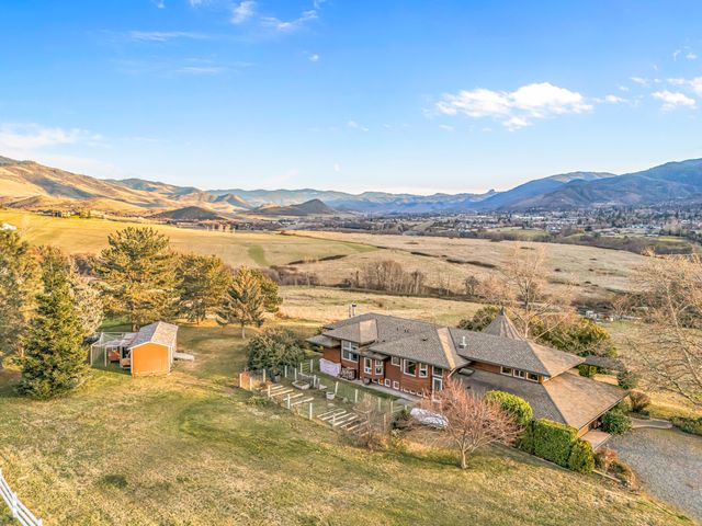 157 Ashland Acres Road, Ashland, OR 97520