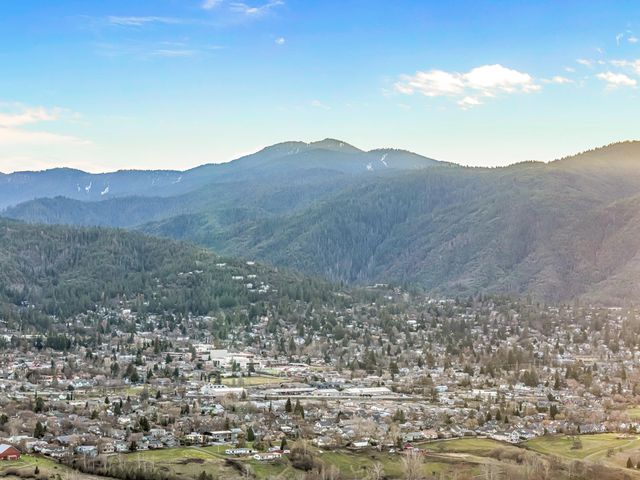 157 Ashland Acres Road, Ashland, OR 97520