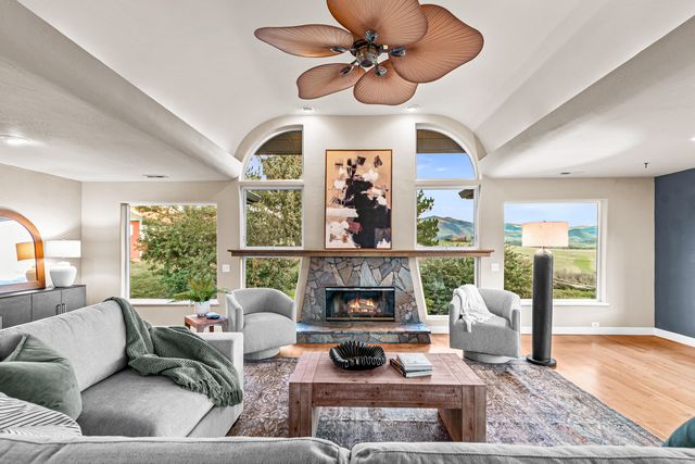 157 Ashland Acres Road, Ashland, OR 97520